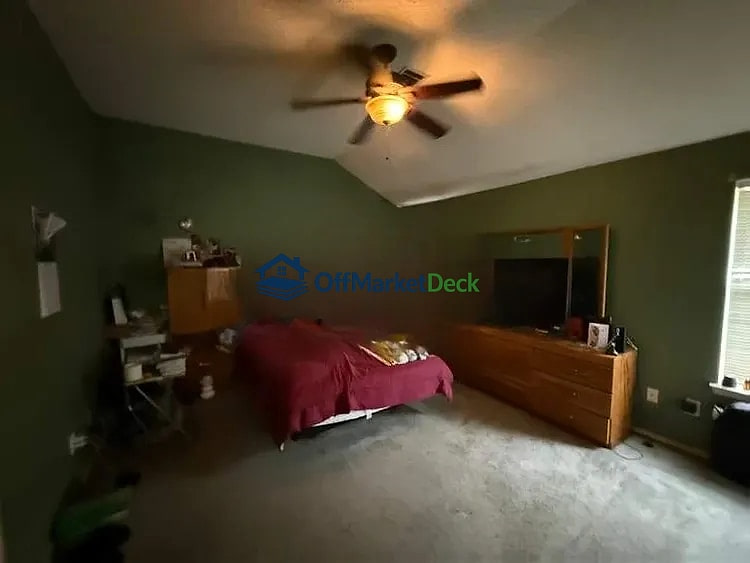Off-market house in Rowlett, Texas — 4 beds, 2 baths, $237,000 — photo 8 of 8