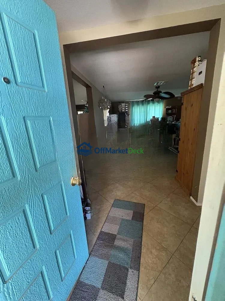 Off-market house in Glendale, Arizona — 3 beds, 3 baths, $320,000 — photo 4 of 8