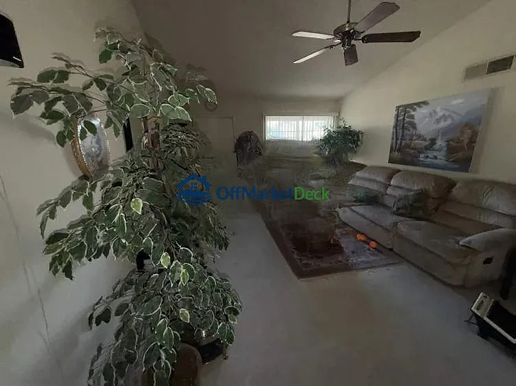 Off-market house in Phoenix, Arizona — 3 beds, 2 baths, $399,900 — photo 5 of 8