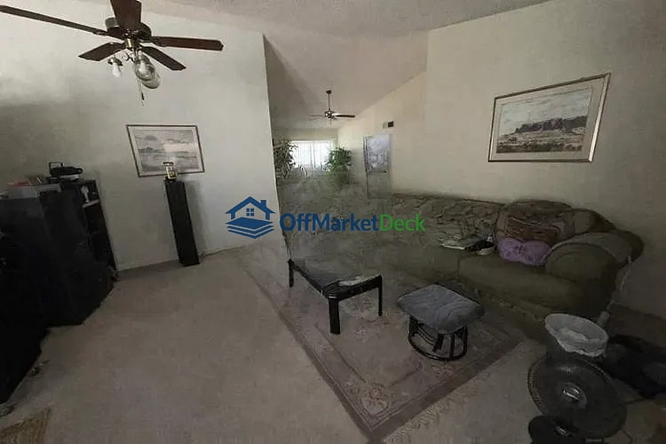 Off-market house in Phoenix, Arizona — 3 beds, 2 baths, $399,900 — photo 3 of 8