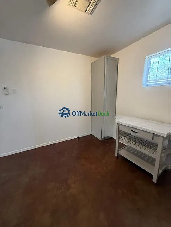 Off-market house in Tucson, Arizona — 4 beds, 2 baths, $355,000 — photo 4 of 8