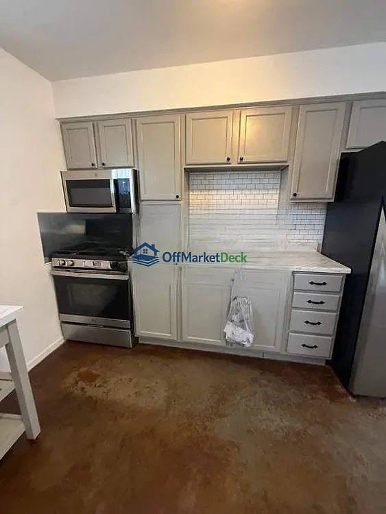 Off-market house in Tucson, Arizona — 4 beds, 2 baths, $355,000 — photo 3 of 8