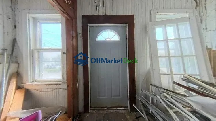 Off-market house in Franklin, Pennsylvania — 4 beds, 2 baths, $5,000 — photo 5 of 8