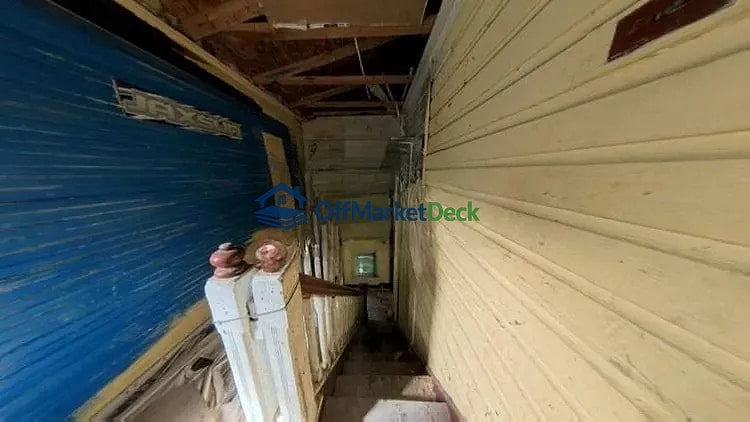 Off-market house in Franklin, Pennsylvania — 4 beds, 2 baths, $5,000 — photo 3 of 8