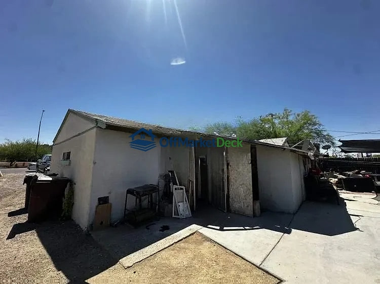 Off-market house in Peoria, Arizona — 5 beds, 1 bath, $235,000 — photo 6 of 8