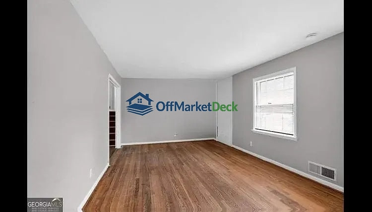 Off-market house in College Park, Georgia — 4 beds, 2.5 baths, $180,000 — photo 4 of 8