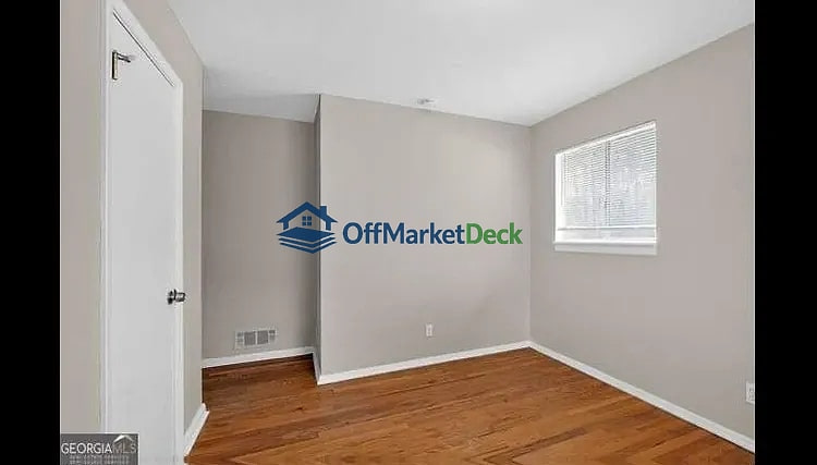 Off-market house in College Park, Georgia — 4 beds, 2.5 baths, $180,000 — photo 2 of 8