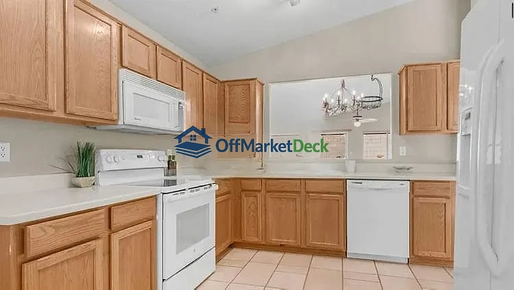 Off-market house in Scottsdale, Arizona — 3 beds, 2 baths, $649,900 — photo 2 of 8