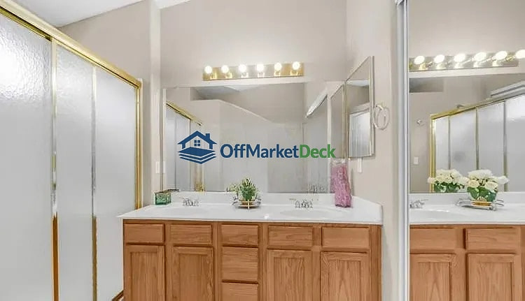 Off-market house in Scottsdale, Arizona — 3 beds, 2 baths, $649,900 — photo 4 of 8