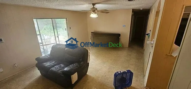 Off-market house in Fort Worth, Texas — 3 beds, 2 baths, $164,990 — photo 7 of 8