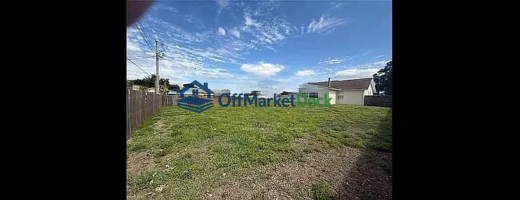 Off-market house in Sarasota, Florida — 2 beds, 1 bath, $312,990 — photo 7 of 8