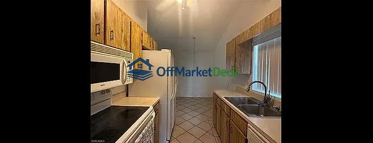 Off-market house in Sarasota, Florida — 2 beds, 1 bath, $312,990 — photo 8 of 8