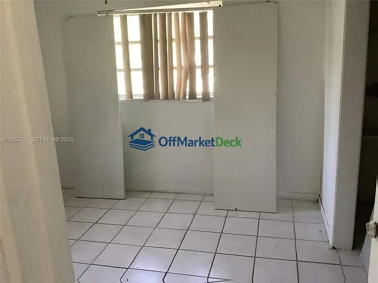 Off-market house in Miami, Florida — 3 beds, 2 baths, $409,990 — photo 8 of 8