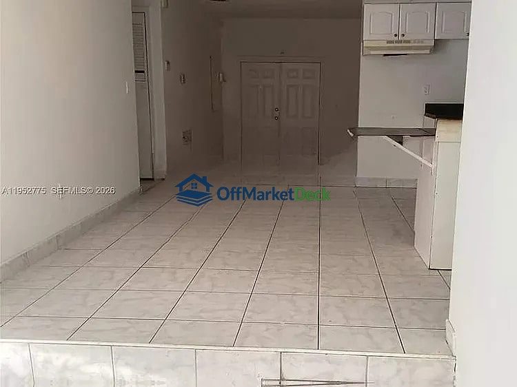 Off-market house in Miami, Florida — 3 beds, 2 baths, $409,990 — photo 6 of 8