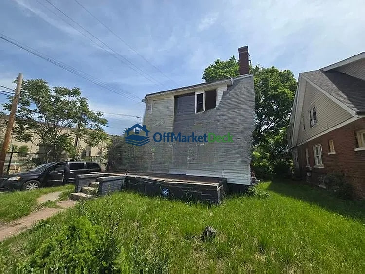 Off-market house in Detroit, Michigan — 3 beds, 2 baths, $49,000 — photo 6 of 8