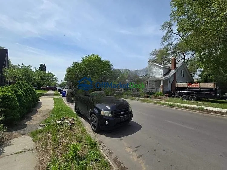 Off-market house in Detroit, Michigan — 3 beds, 2 baths, $49,000 — photo 3 of 8
