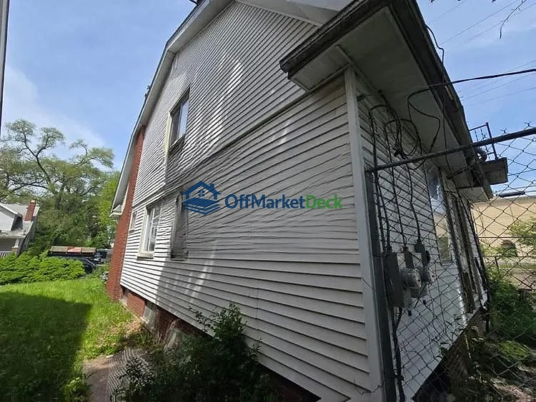 Off-market house in Detroit, Michigan — 3 beds, 2 baths, $49,000 — photo 8 of 8