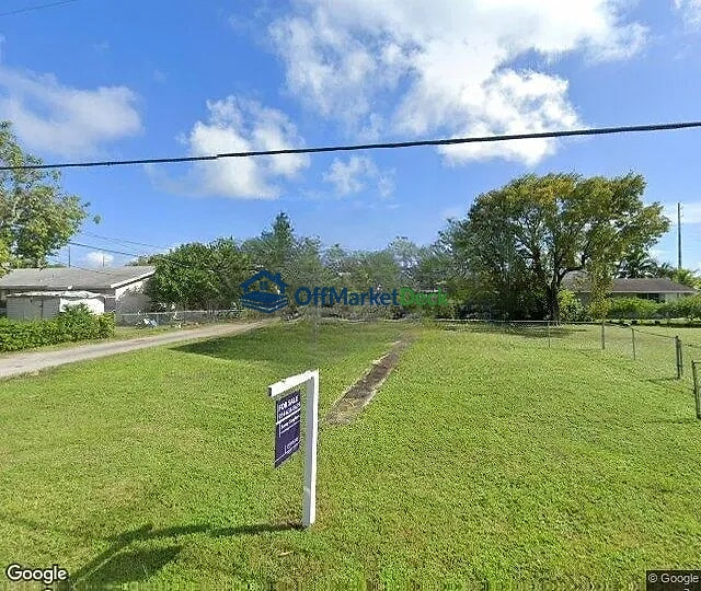 Off-market house in Hollywood, Florida — 1 bed, 1 bath, $799,700 — photo 2 of 3