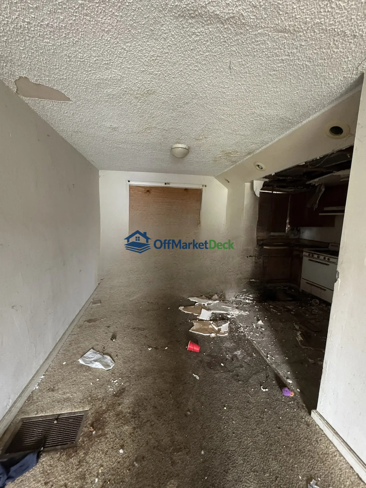 Off-market house in Camden, New Jersey — 2 beds, 1 bath, $108,000 — photo 4 of 7
