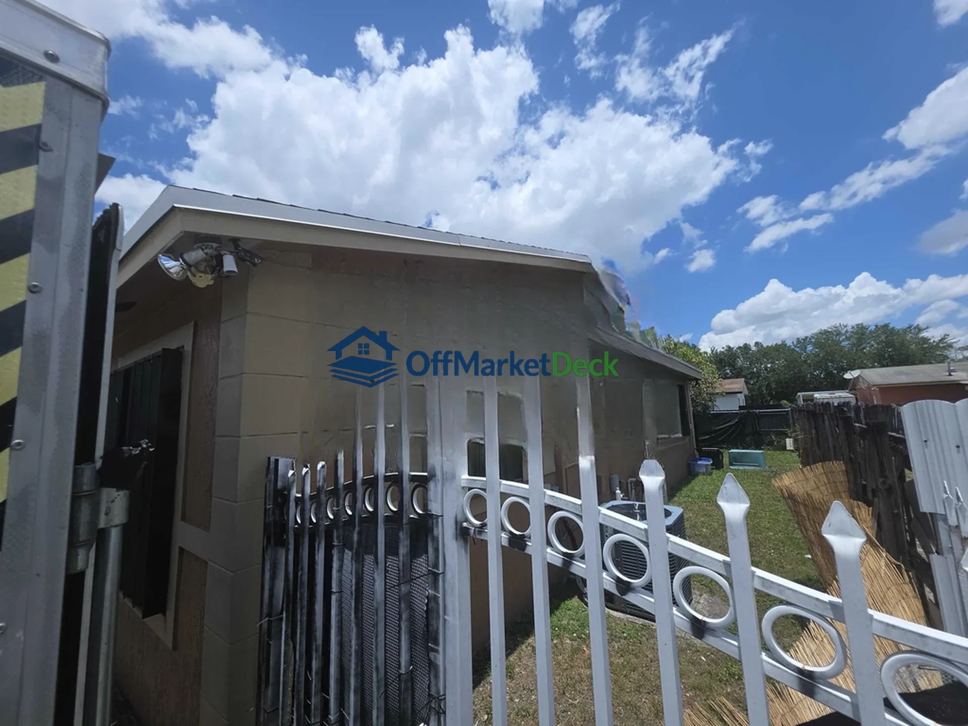 Off-market house in Miami Gardens, Florida — 5 beds, 4 baths, $509,990 — photo 2 of 8
