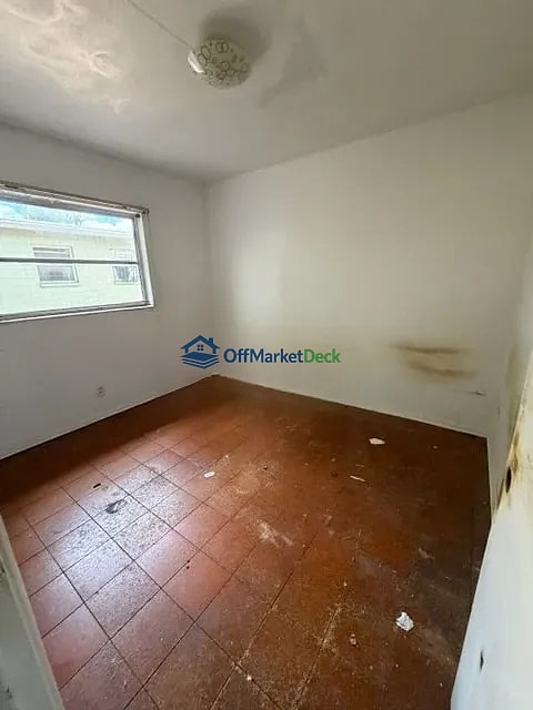 Off-market house in Temple Terrace, Florida — 4 beds, 2 baths, $269,990 — photo 8 of 8