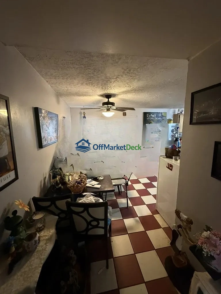 Off-market house in Tampa, Florida — 3 beds, 1 bath, $309,990 — photo 3 of 8