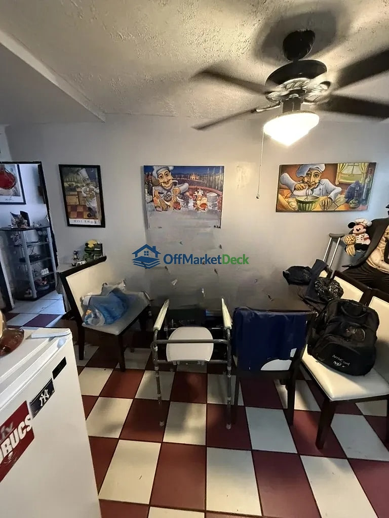 Off-market house in Tampa, Florida — 3 beds, 1 bath, $309,990 — photo 7 of 8