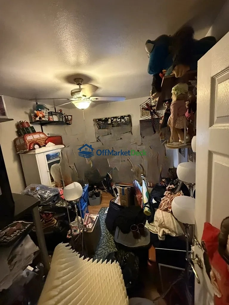 Off-market house in Tampa, Florida — 3 beds, 1 bath, $309,990 — photo 4 of 8