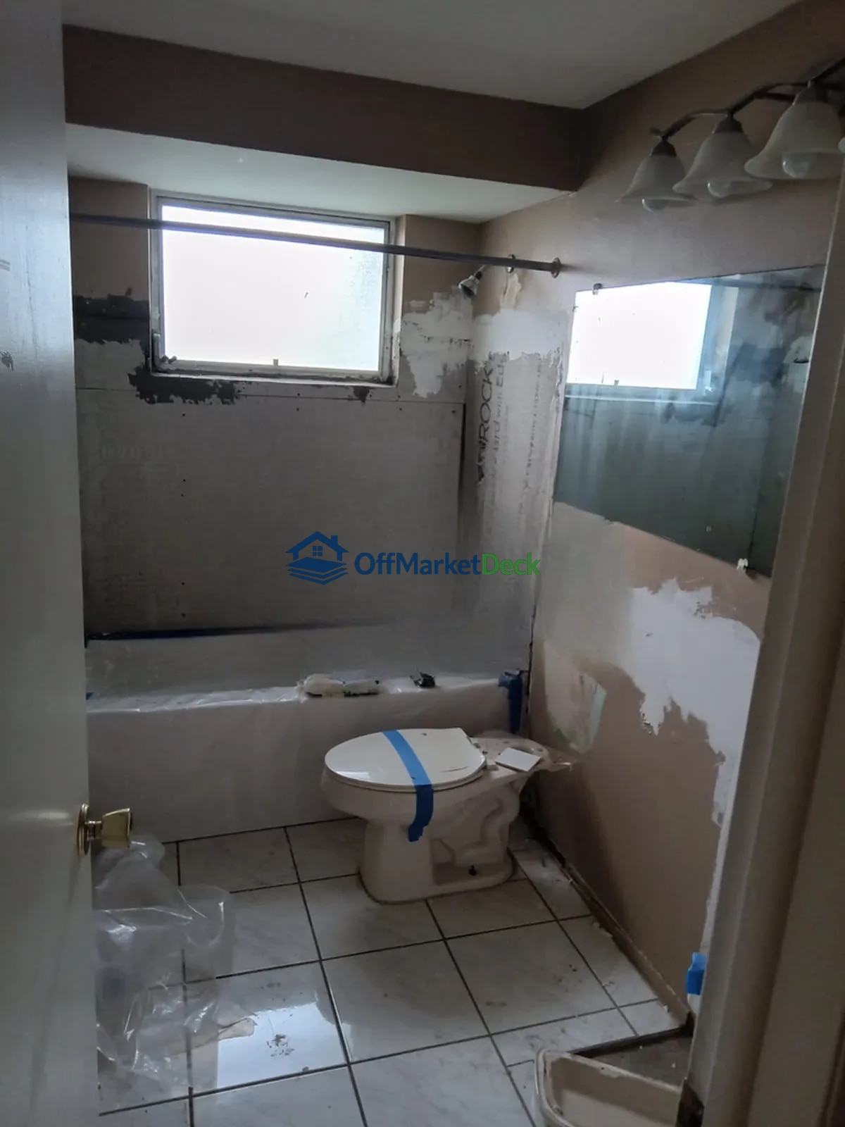 Off-market house in Beacon Square, Florida — 2 beds, 2 baths, $169,990 — photo 7 of 8