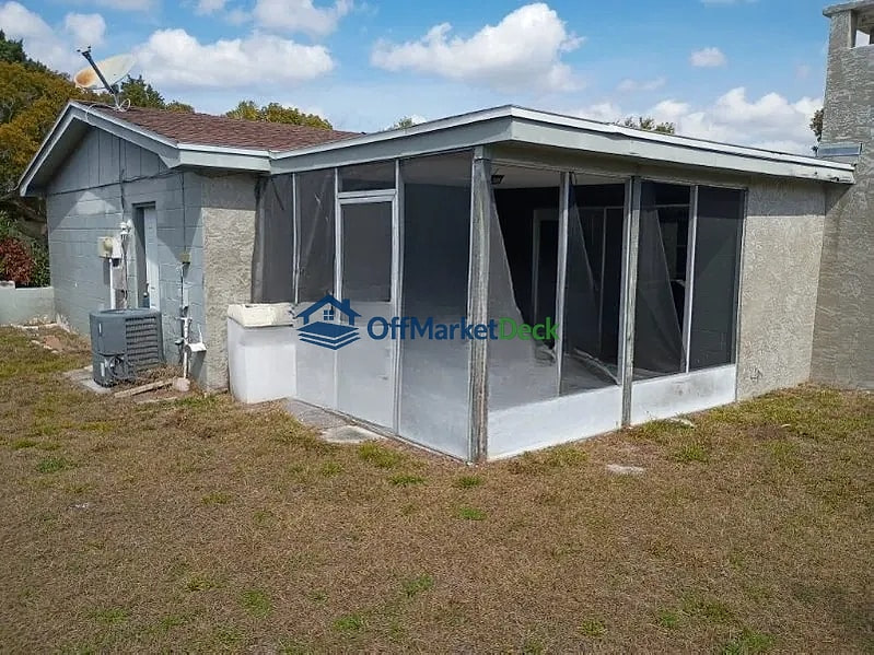 Off-market house in Beacon Square, Florida — 2 beds, 2 baths, $169,990 — photo 5 of 8