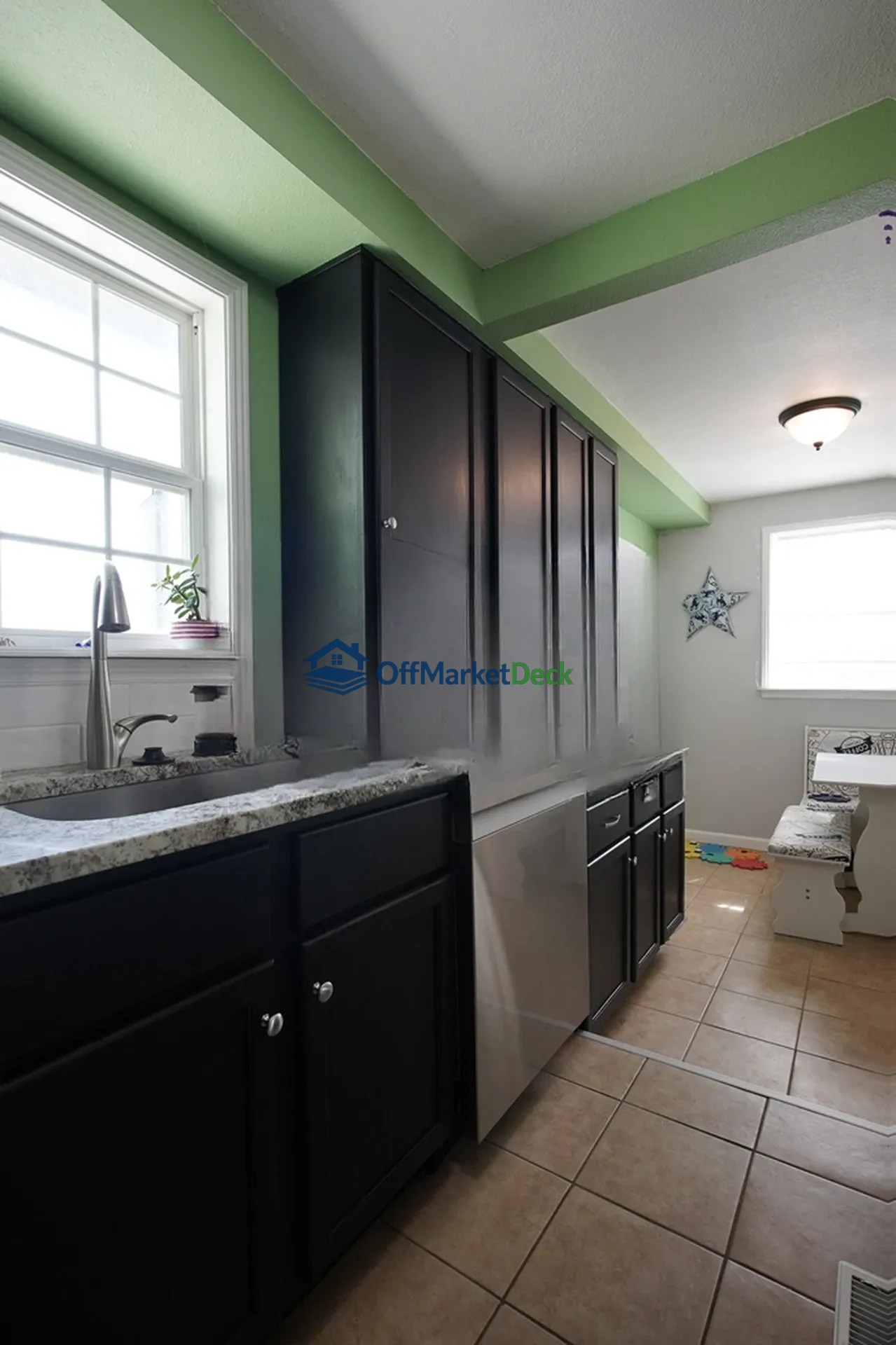 Off-market house in Casper, Wyoming — 3 beds, 1 bath, $235,000 — photo 3 of 8