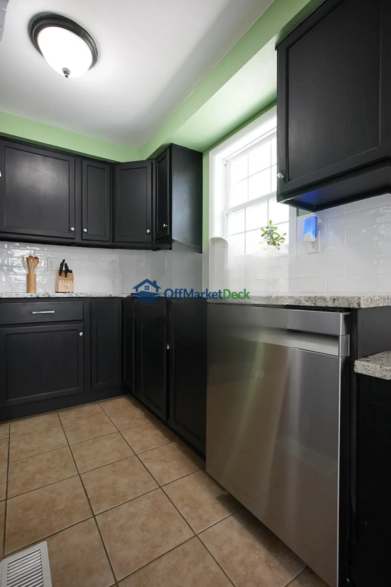 Off-market house in Casper, Wyoming — 3 beds, 1 bath, $235,000 — photo 2 of 8