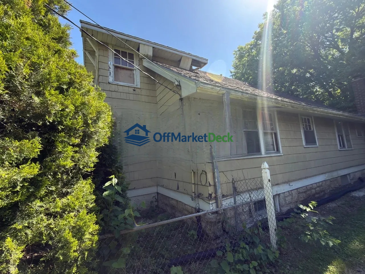 Off-market house in Kansas City, Missouri — 2 beds, 1.5 baths, $149,900 — photo 5 of 8
