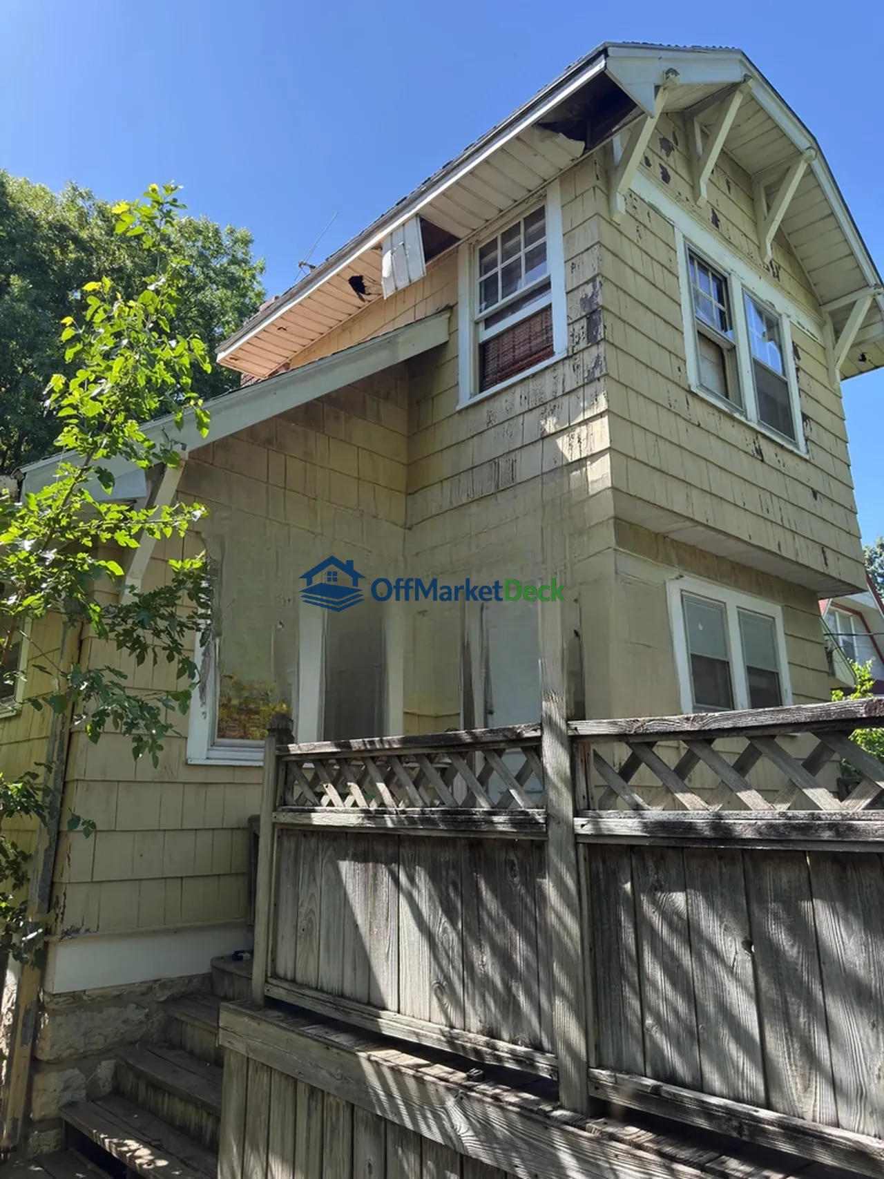 Off-market house in Kansas City, Missouri — 2 beds, 1.5 baths, $149,900 — photo 2 of 8