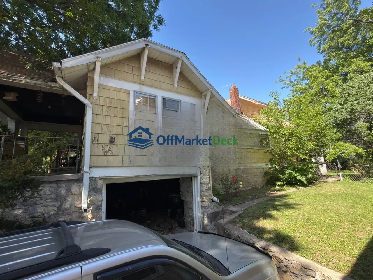 Off-market house in Kansas City, Missouri — 2 beds, 1.5 baths, $149,900 — photo 4 of 8