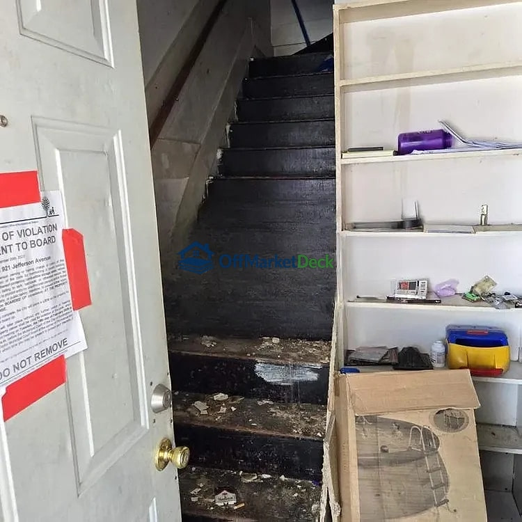 Off-market house in Huntington, West Virginia — 3 beds, 1 bath, $10,000 — photo 4 of 8
