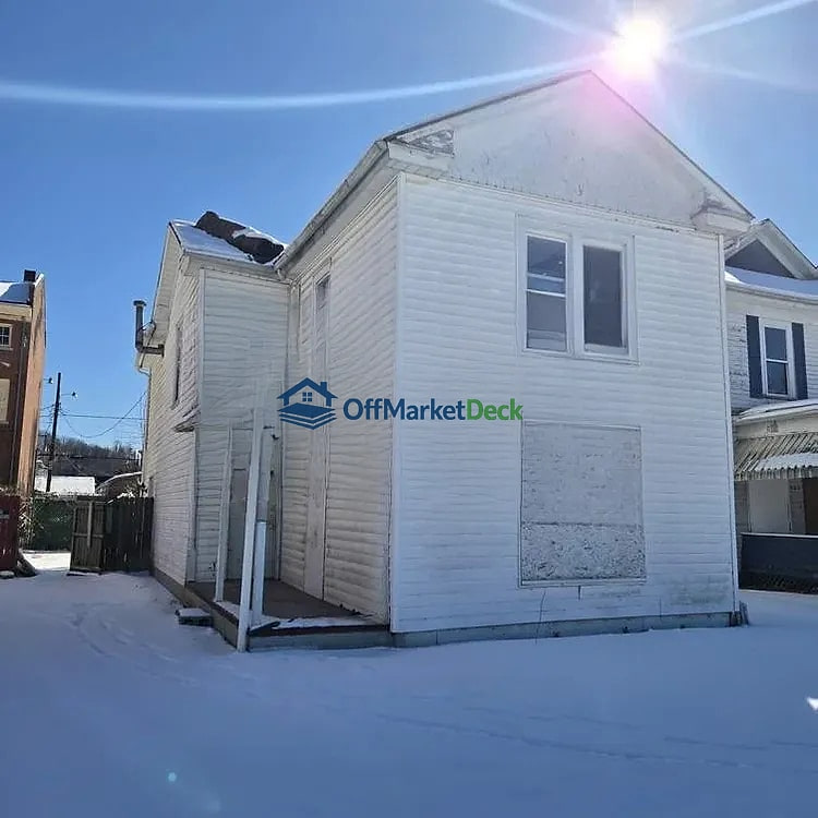 Off-market house in Huntington, West Virginia — 3 beds, 1 bath, $10,000 — photo 2 of 8