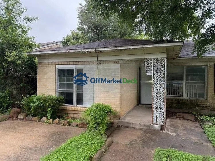 Off-market house in Dallas, Texas — 3 beds, 1 bath, $167,000 — photo 5 of 8