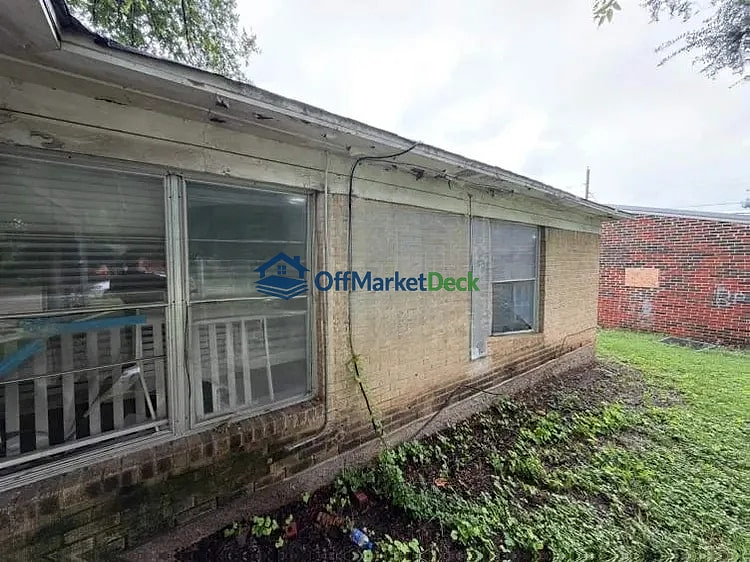 Off-market house in Dallas, Texas — 3 beds, 1 bath, $167,000 — photo 8 of 8