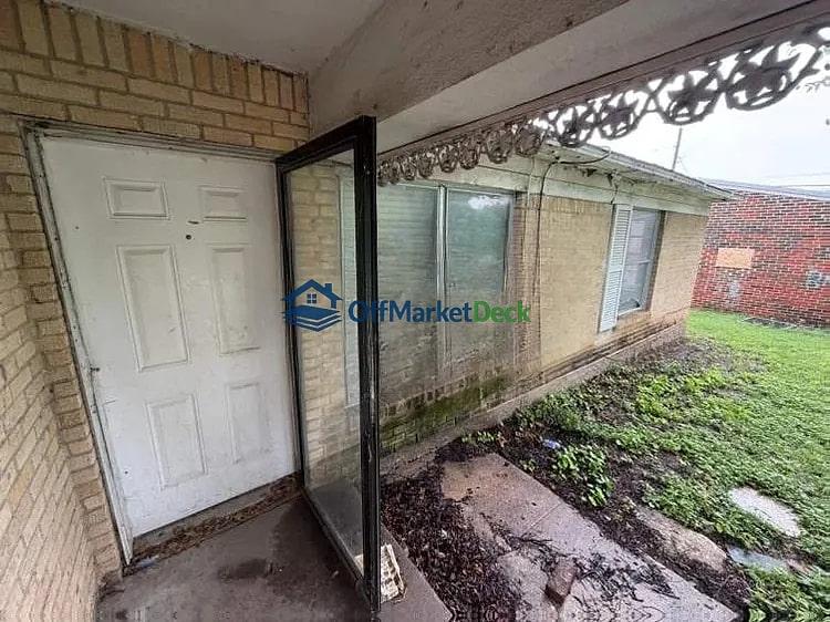 Off-market house in Dallas, Texas — 3 beds, 1 bath, $167,000 — photo 7 of 8