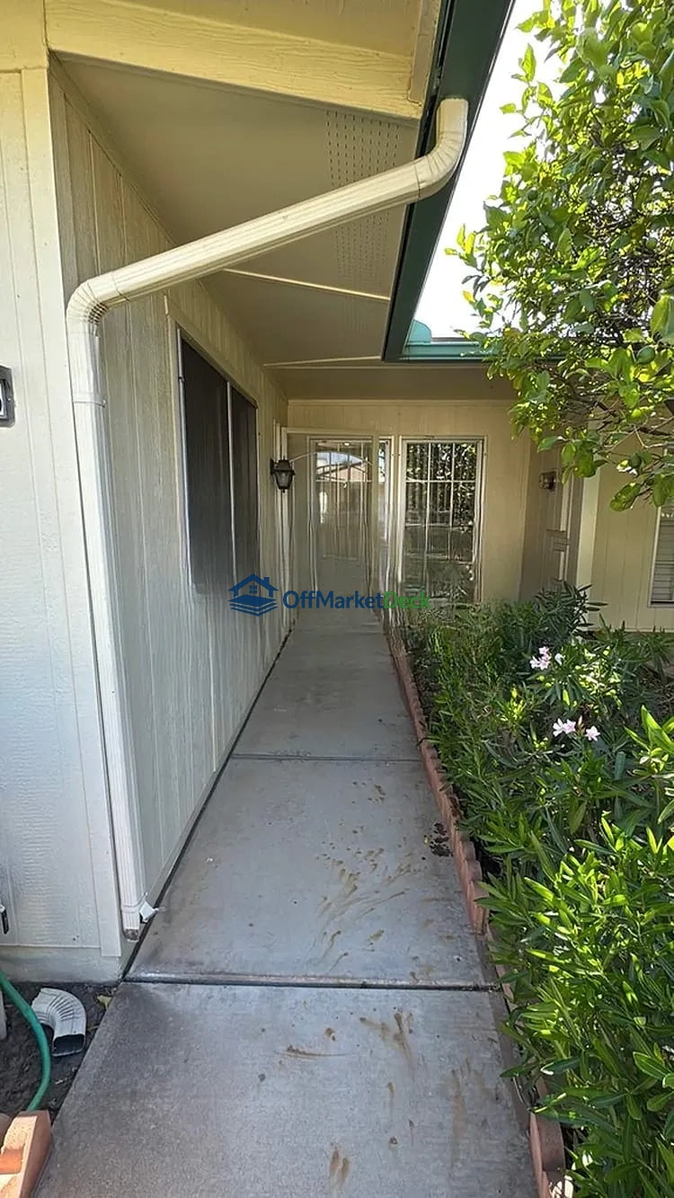 Off-market house in Sun City, Arizona — 2 beds, 2 baths, $155,000 — photo 3 of 8