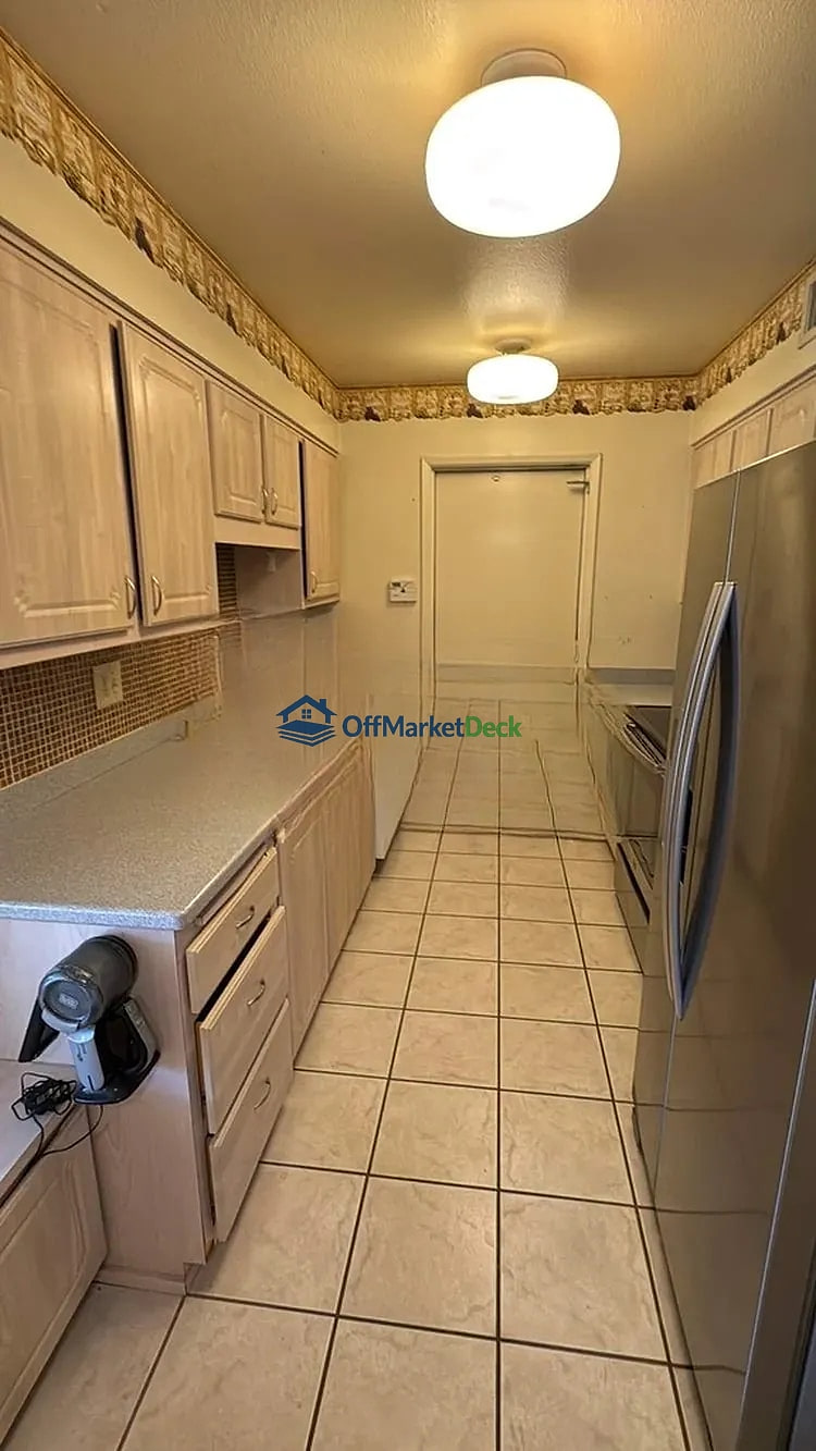 Off-market house in Sun City, Arizona — 2 beds, 2 baths, $155,000 — photo 6 of 8