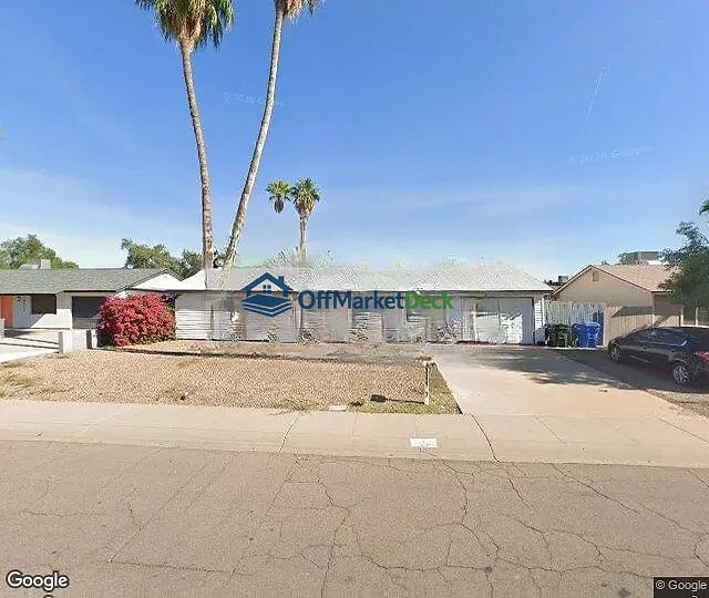 Off-market house in Phoenix, Arizona — 3 beds, 2 baths, $379,900 — photo 3 of 3