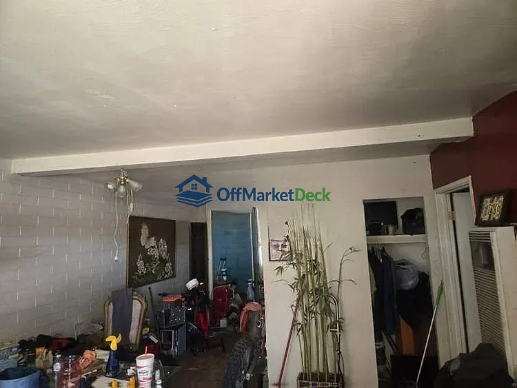 Off-market house in Tucson, Arizona — 1 bed, 1 bath, $69,000 — photo 4 of 8