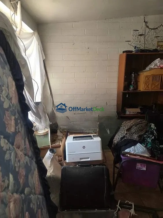 Off-market house in Tucson, Arizona — 1 bed, 1 bath, $69,000 — photo 3 of 8