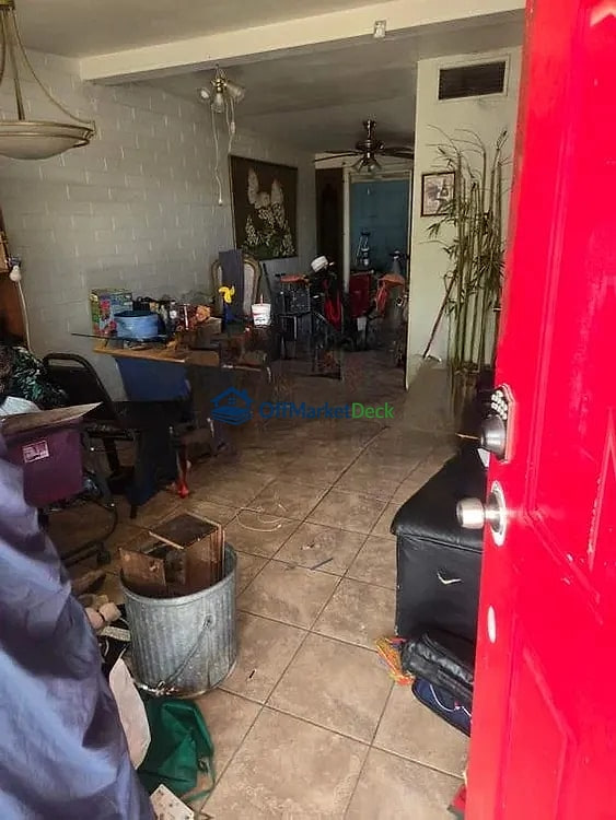 Off-market house in Tucson, Arizona — 1 bed, 1 bath, $69,000 — photo 2 of 8