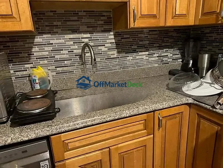 Off-market house in Orlando, Florida — 3 beds, 2 baths, $270,000 — photo 4 of 5
