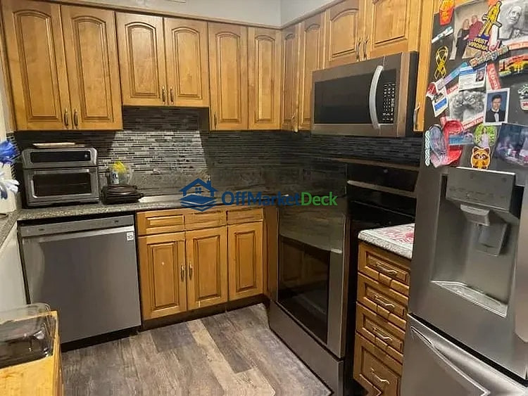 Off-market house in Orlando, Florida — 3 beds, 2 baths, $270,000 — photo 2 of 5