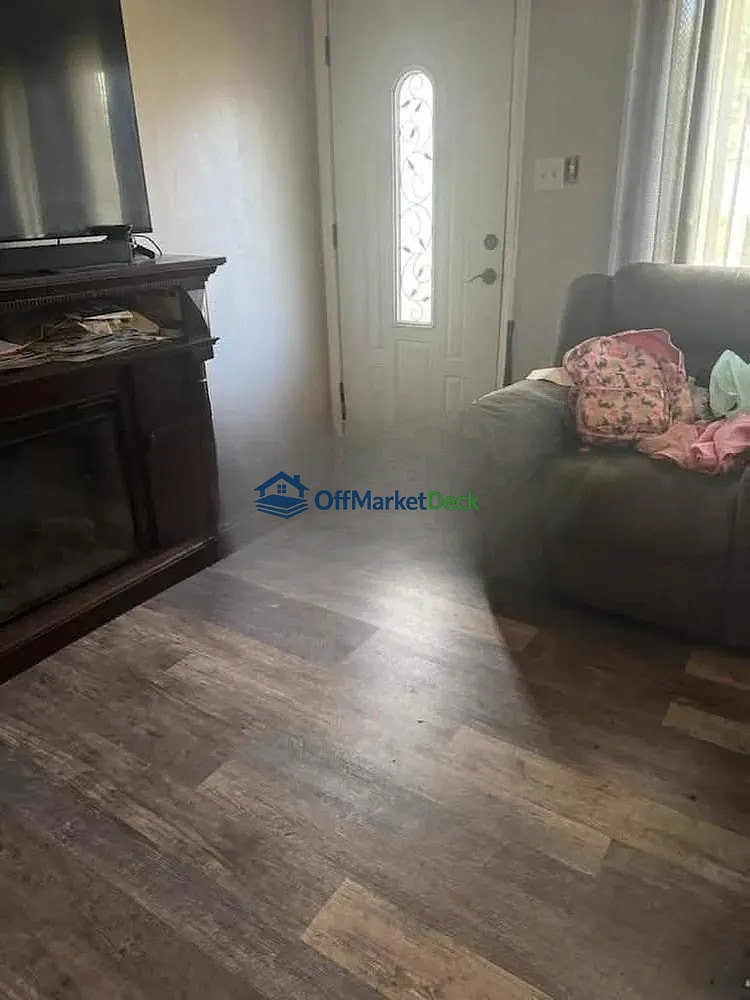 Off-market house in Orlando, Florida — 3 beds, 2 baths, $270,000 — photo 3 of 5