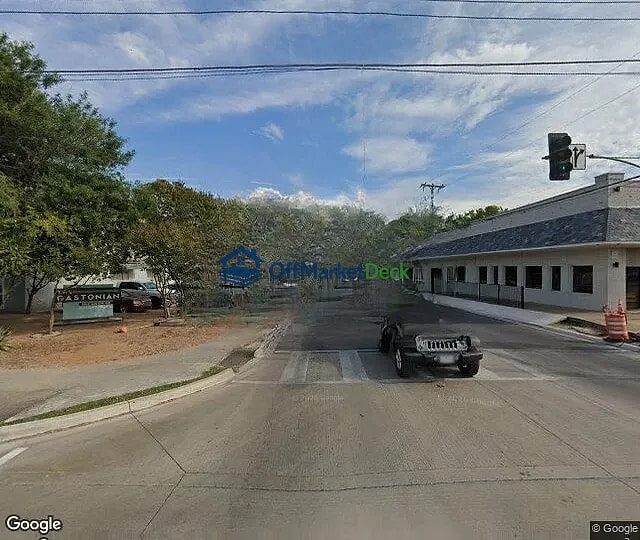 Off-market house in Dallas, Texas — 1 bed, 1 bath, $182,500 — photo 2 of 3